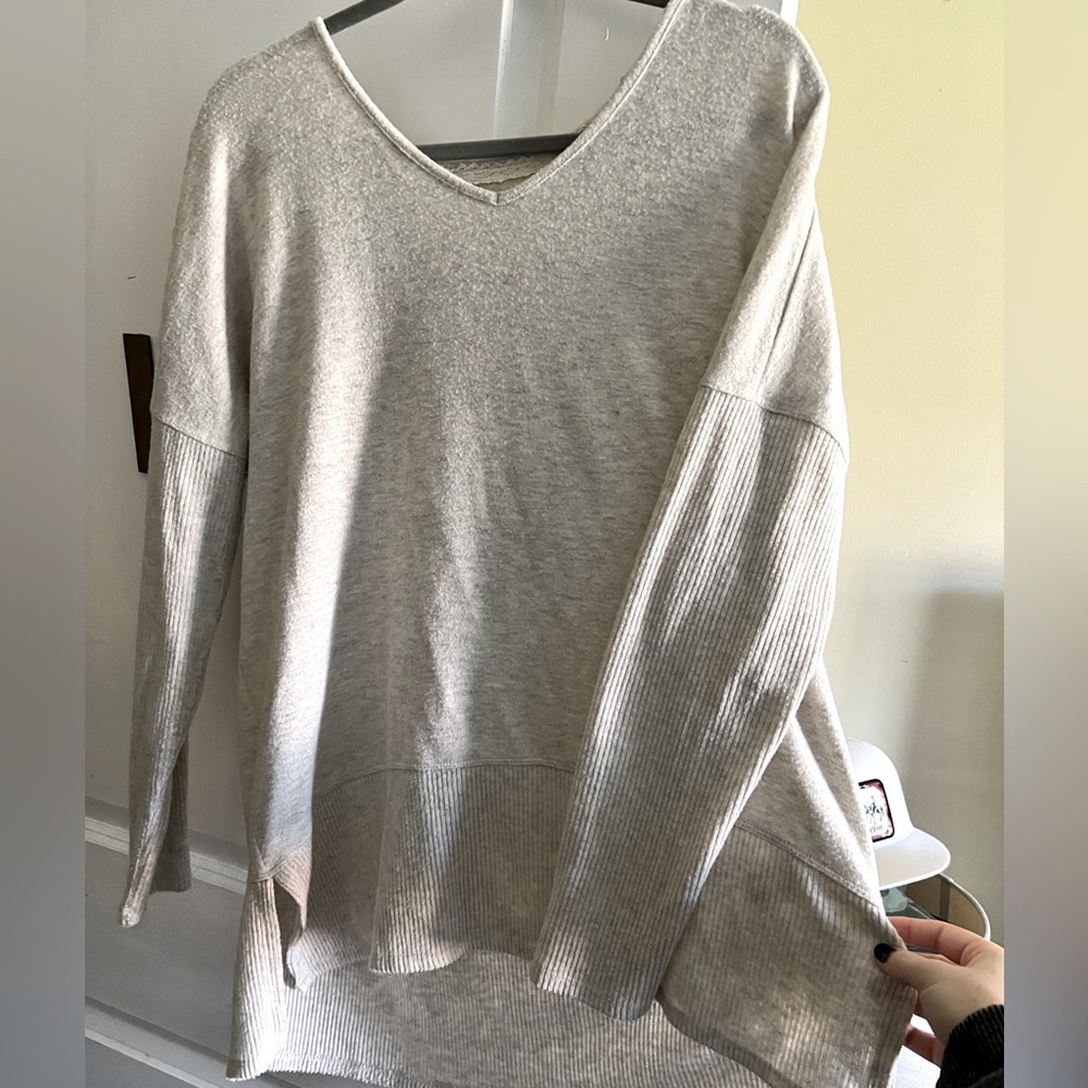 Women’s L Neutral Sweater